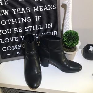 Black •faux• leather booties